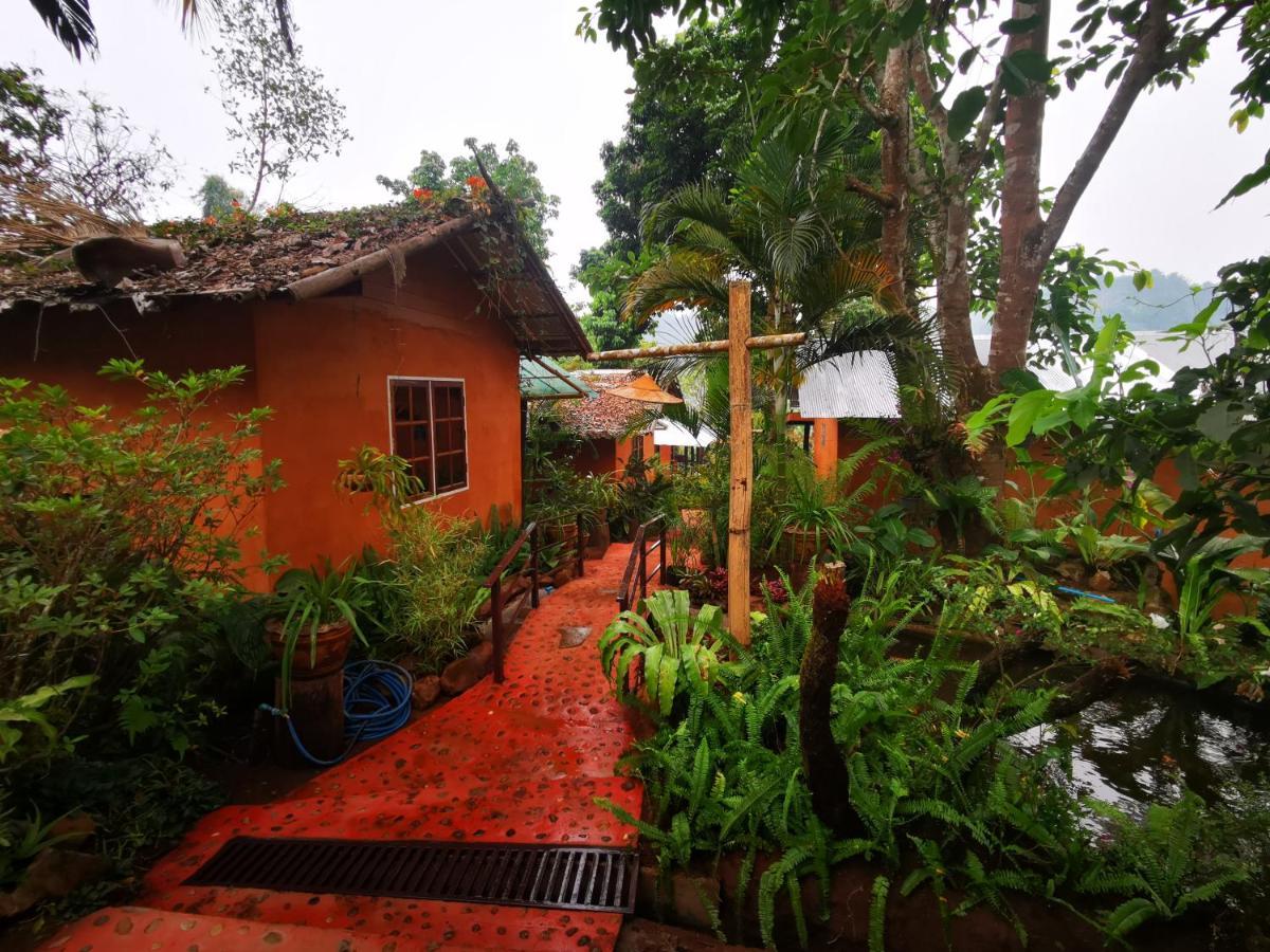 บ้านดินโฮมสเตย์ ปางอุ๋ง Ban Huai Makhuea Som Exterior foto